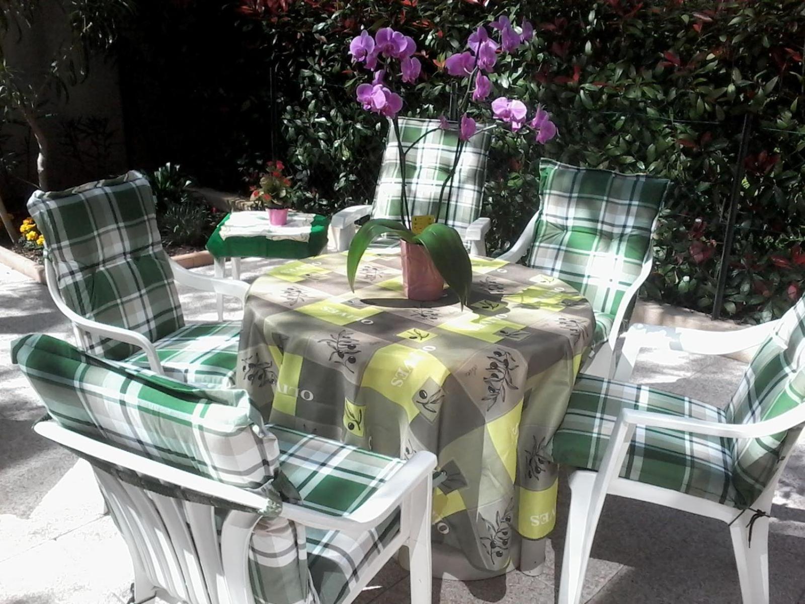 Apartment Renove En Rez De Jardin Climatise
